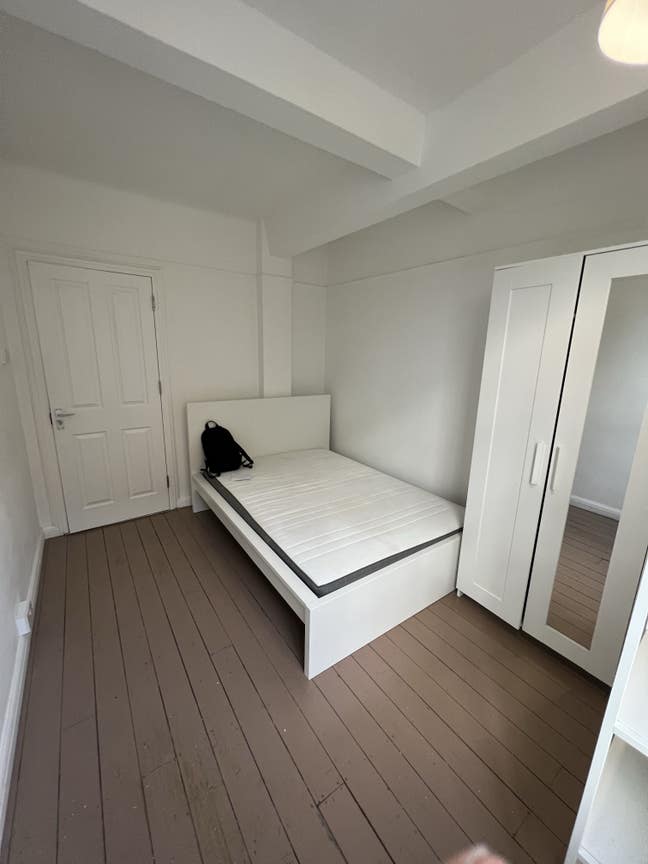 Double room in Oval with big terracel! (70ABolton) Main Photo
