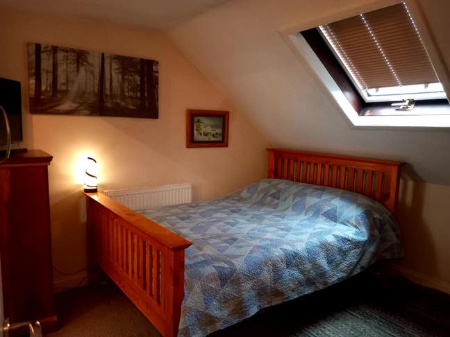 Light bright Double room En Suite on its own floor Main Photo