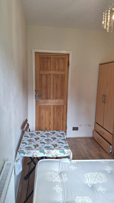Single Room to Let in Stepney  Main Photo