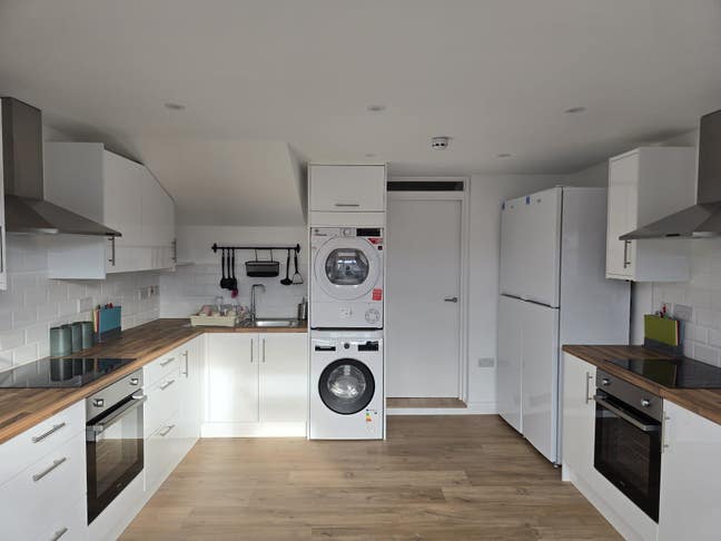 EN-SUITE Large loft  Double Room Manor House Main Photo