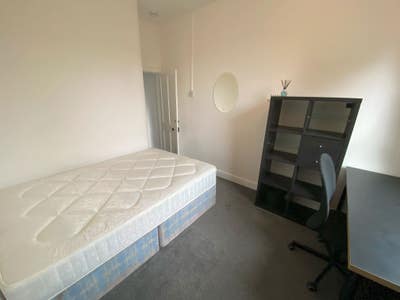 Double rooms in shared  Earlsdon property Main Photo