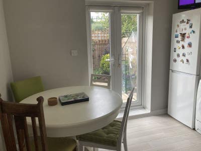 Single, own bathroom, leafy Chiswick Main Photo