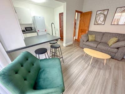 Clapham Road - 2 Rooms Available - House Share Main Photo