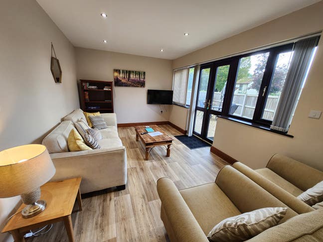 Fully Furnished 2 En-Suite Bedroom House Main Photo