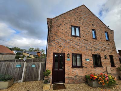 2 En-Suite Bedroom Home Main Photo