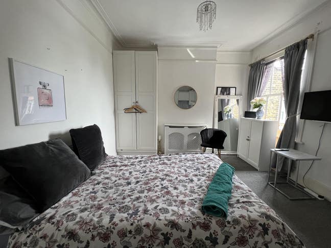 Modern Studio Flat near Wood Green / Southgate Main Photo