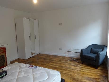Double Rm in p/share. ALL inc+WiFi+Cleaner+TV,  W4 Main Photo