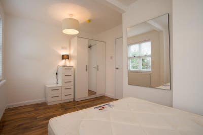 W4 Dble Rms in p/share. ALL inc+WiFi+Cleaner+TVs Main Photo