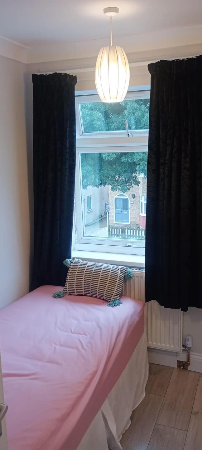 Single Room for rent in Burnt Oak Main Photo