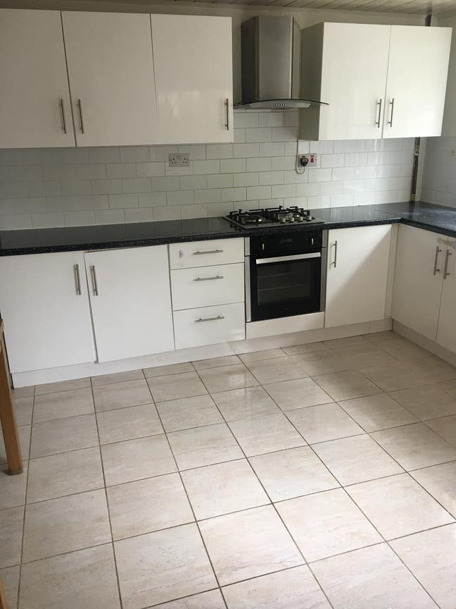 M12 single room to let Main Photo