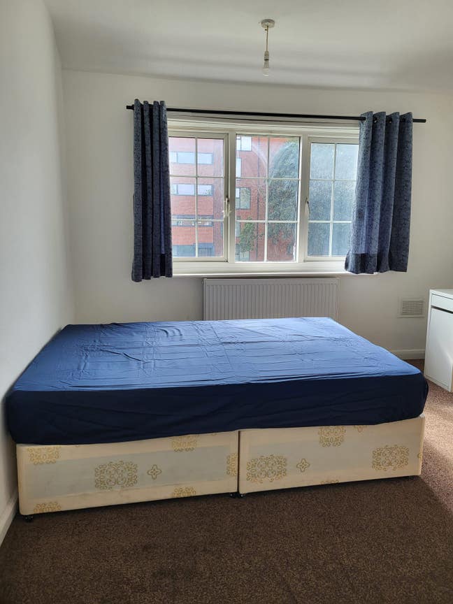 Double Bed available in White City Main Photo
