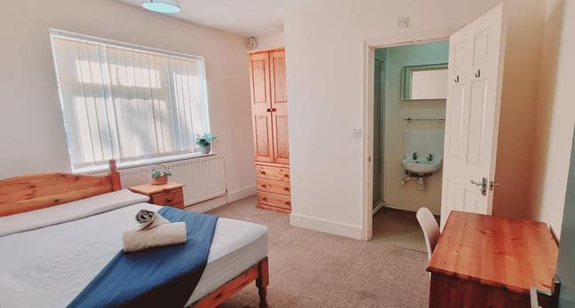 En-Suite Double Rooms nr Town Ctr Main Photo