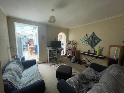Large double room near Guildford station Main Photo