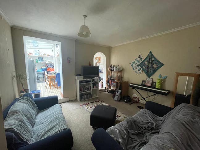 Large double room near Guildford station Main Photo