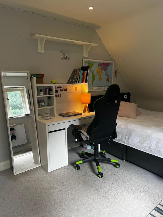 Room available in beautiful house  Main Photo