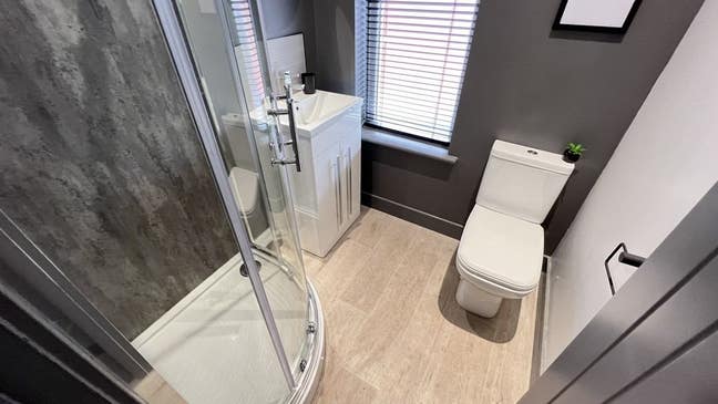 En-Suite, Double Room - Bills Included (Ref: 46SS) Main Photo