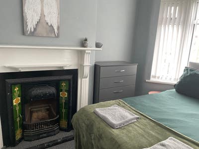 Bright and Airy Room with Natural Light Main Photo