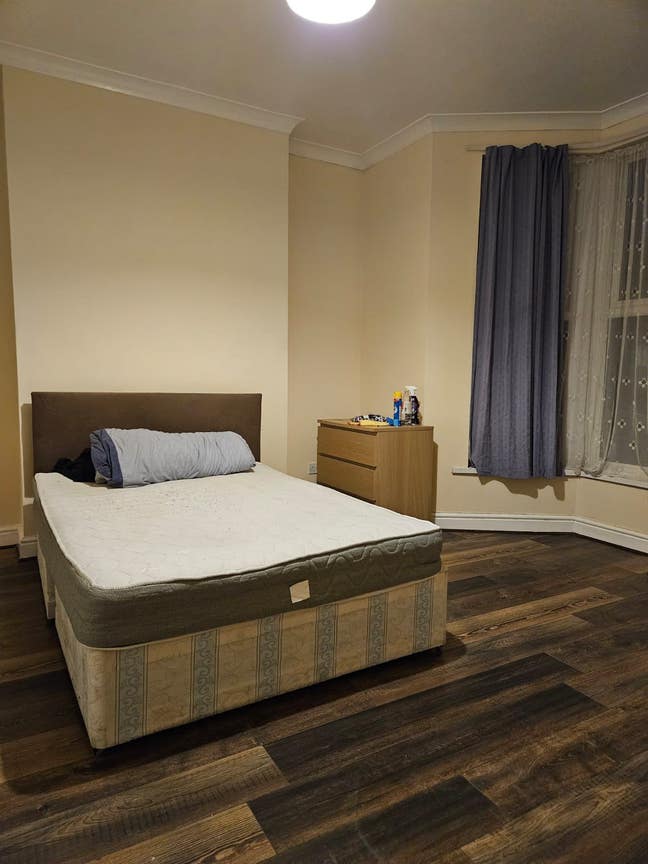 Spacious double room - close to station Main Photo