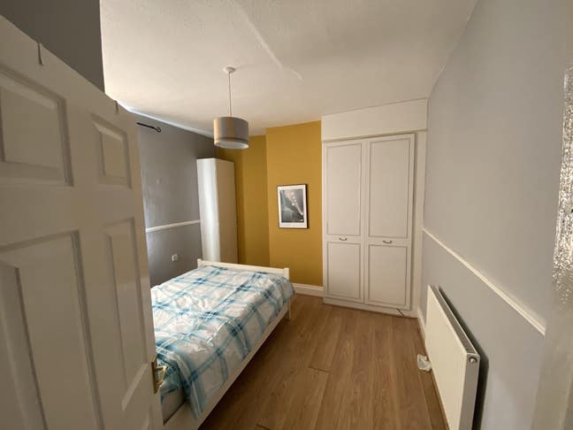 4 bedrooms fully furnished two bathrooms shared Main Photo