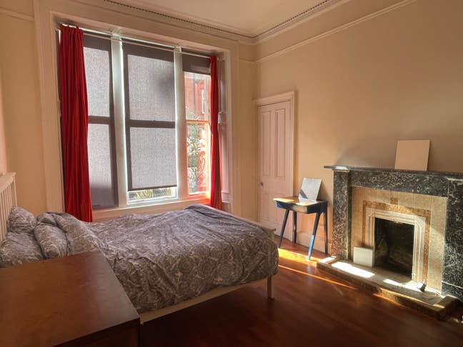 Comfortable room in Woodlands flat  Main Photo