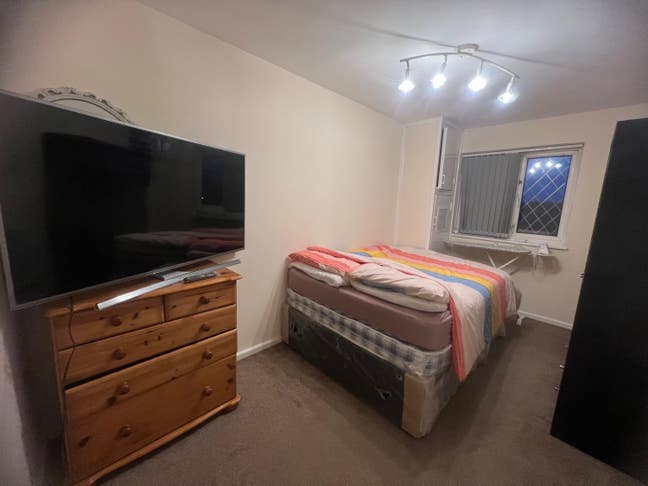1 double room in a 3 bedroom flat for rent. Main Photo