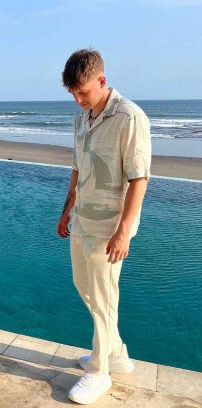 Room required to rent Reading area Main Photo