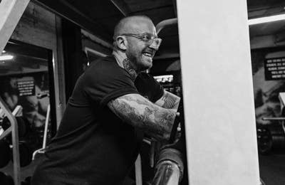 I'm a 33 year old single man, I work nightshi... Main Photo