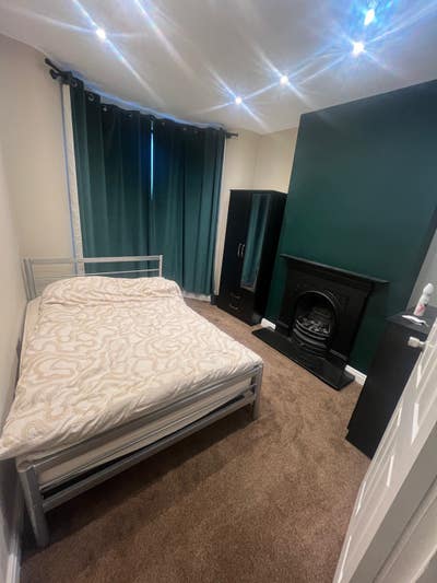 Double Room - Quiet Road Near Plaistow Stn Main Photo