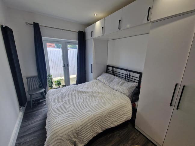 Studio Flat For Rent - All bills included  Main Photo