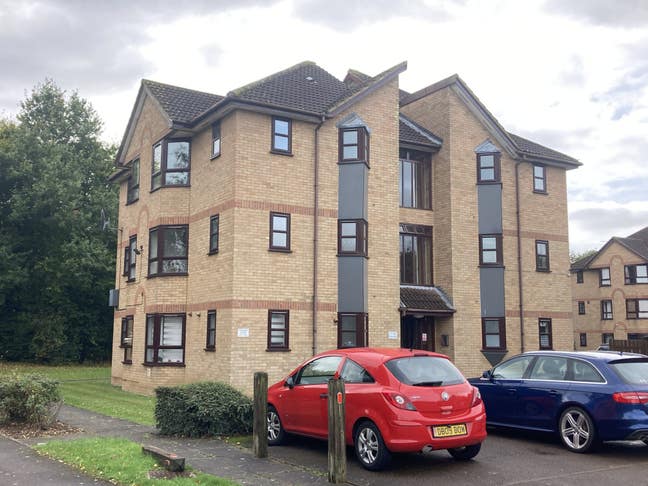 Its actually a s/c studio flat! Main Photo