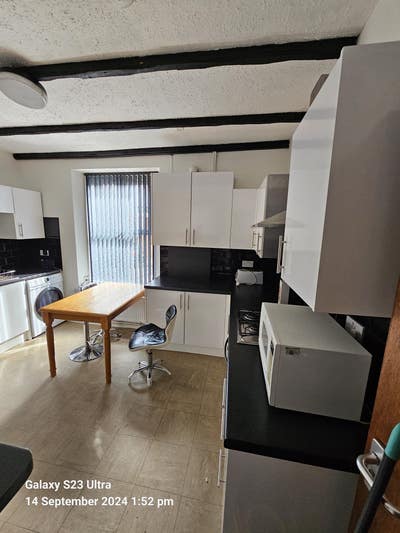 One Double Bedroom for Two Months Only  Main Photo