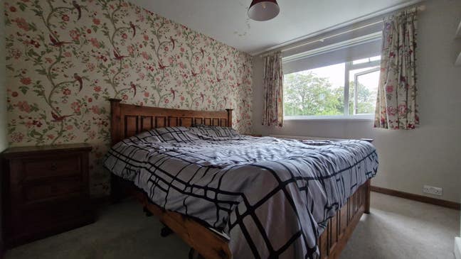Super king bed, large 3 bed house, and garden Main Photo