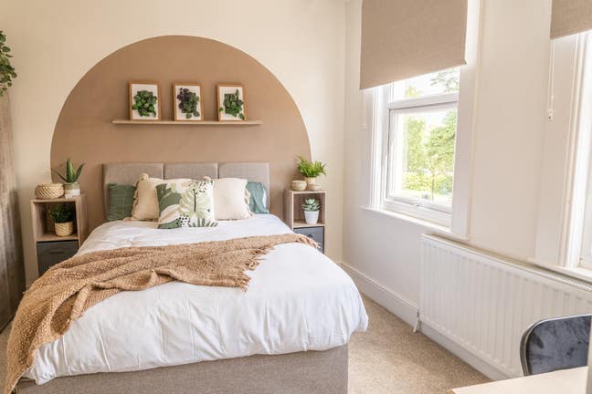 Modern City Center En Suite Bedroom Main Photo