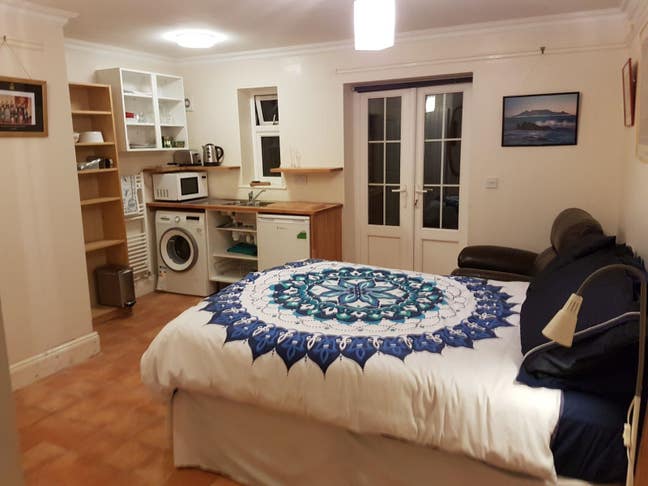 Fully furnished annex in CB1 Main Photo