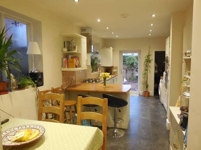 Double room in friendly house close to city centre Main Photo