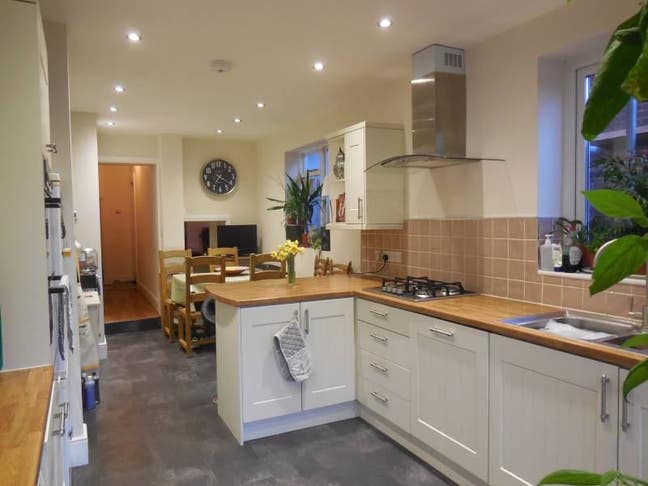 Double room in friendly house close to city centre Main Photo