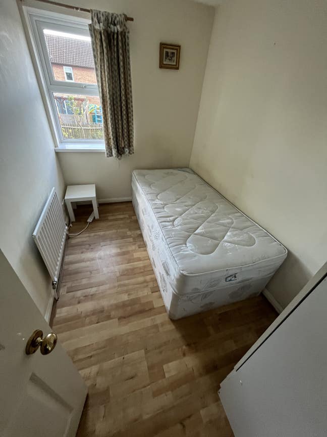 Lovely single room in mk6 Main Photo