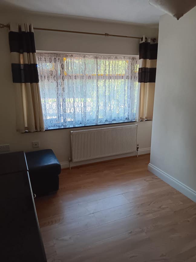 5 Bed Property 2 X Double. Please Note the Double  Main Photo