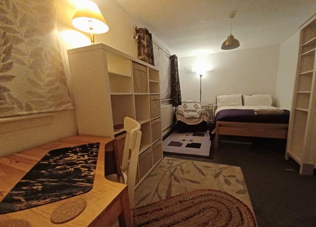 Available 29Th Sep. Quiet, Furnished Double. G84. Main Photo