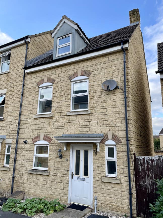 3-bedroom whole house to rent Main Photo
