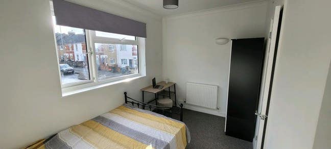 Town Centre - Cute room in all female house! Main Photo