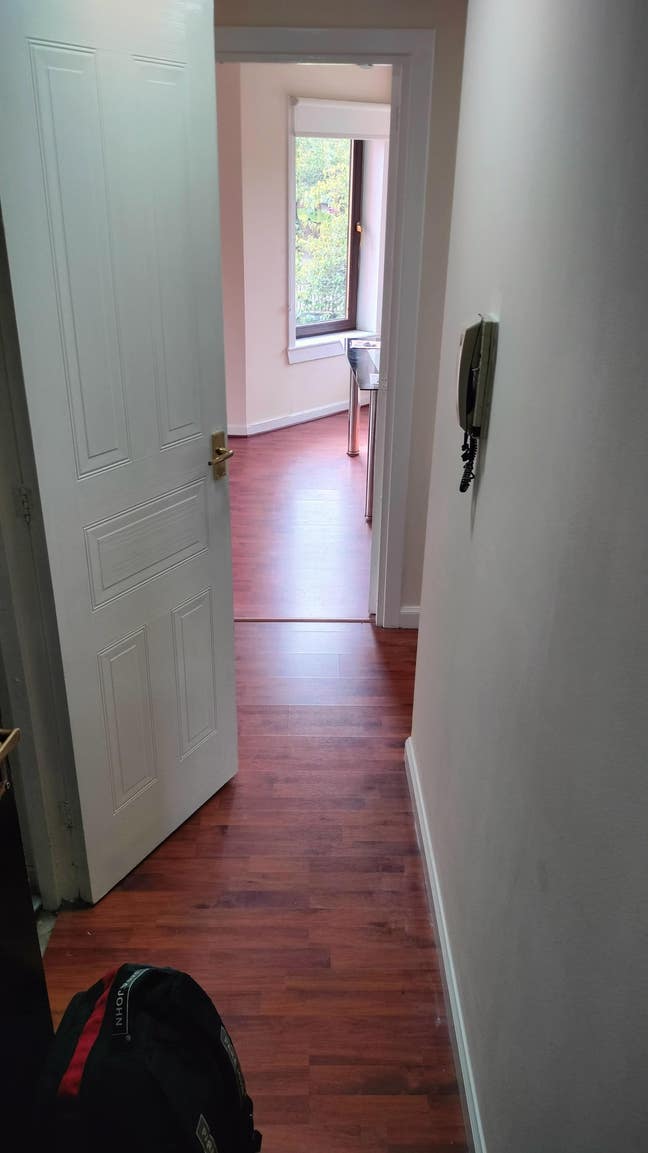 1 Room available in a 2BHK flat - Springburn Main Photo