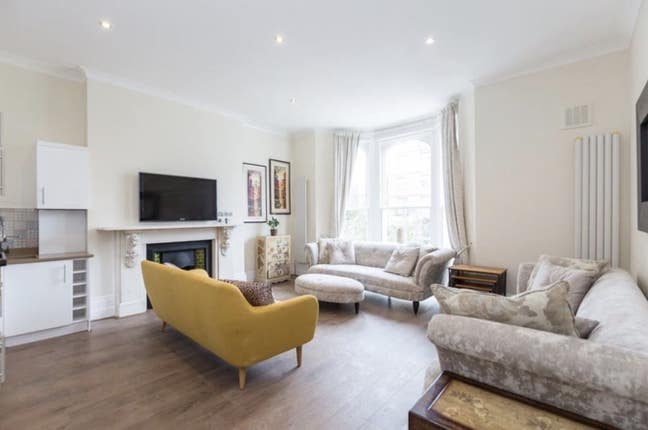 Spacious En-Suite in St John’s Wood Main Photo