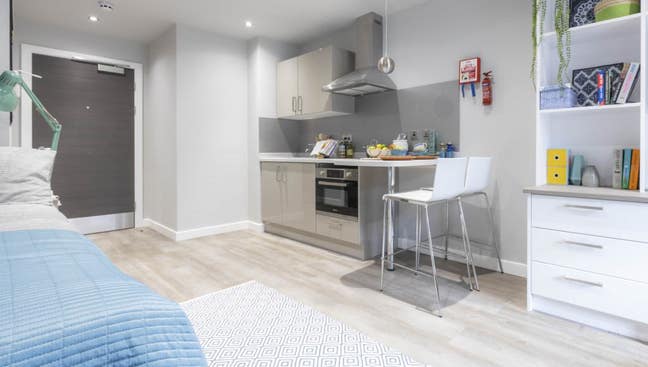 Studio flat in Leicester LE1 Main Photo