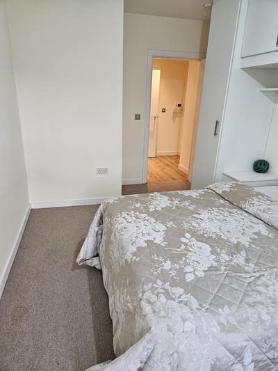 Double Bedroom E14 Close to Canary Wharf  Main Photo