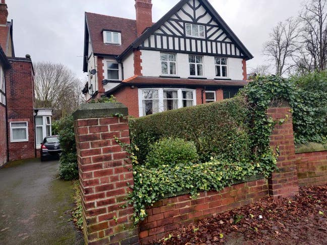Roundhay 1 Bed  S/C FLAT Streetlane Roundhay Park Main Photo