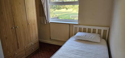 Single Room Within Walking Distance to Hospital Main Photo