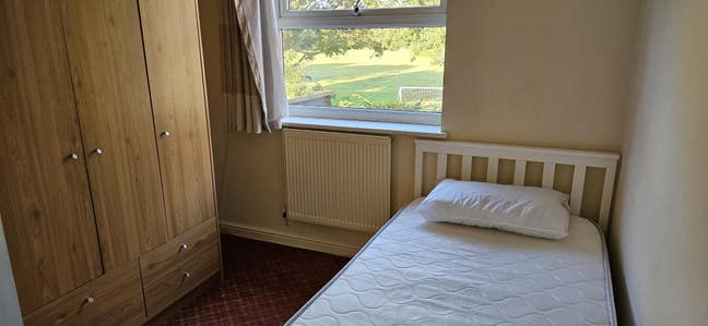 Single Room Within Walking Distance to Hospital Main Photo