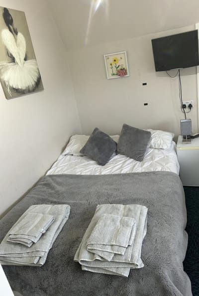 Large double room with kitchen  Main Photo