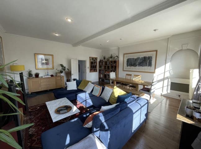 Mayfair top floor large room Main Photo